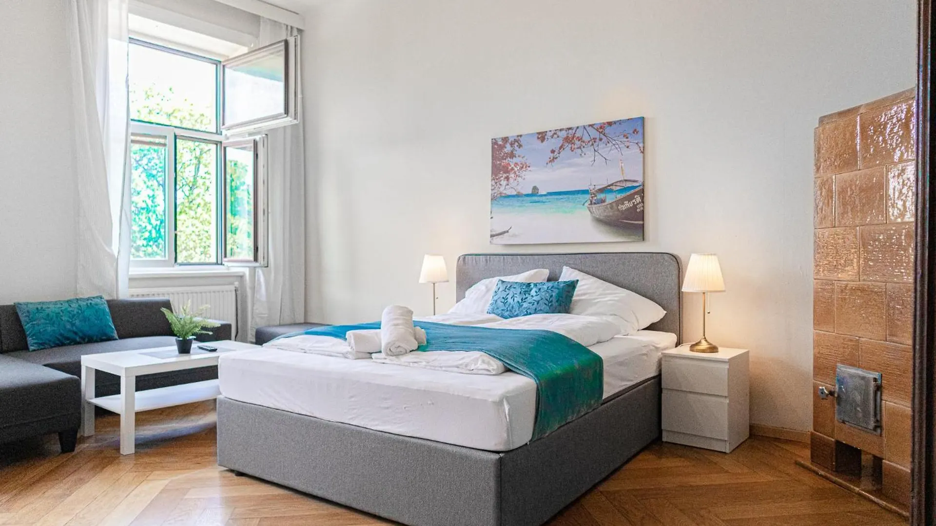 Stylish 2Br Retreat Steps From Akh & Volksoper Apartment Vienna