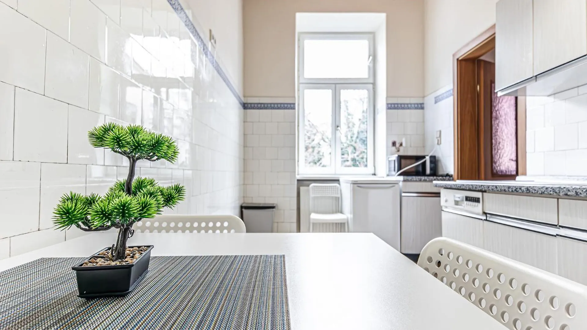 Stylish 2Br Retreat Steps From Akh & Volksoper Apartment Vienna