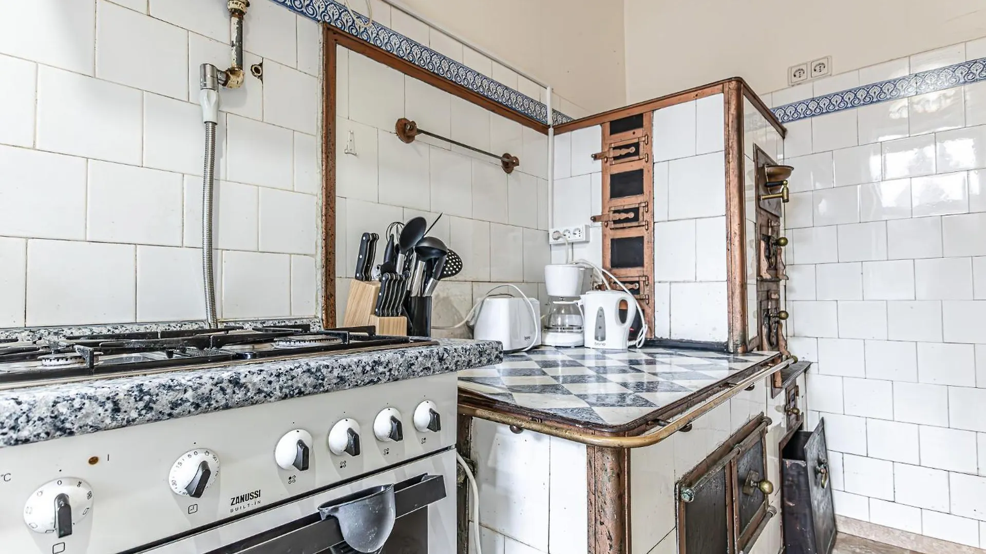 Stylish 2Br Retreat Steps From Akh & Volksoper Apartment Vienna