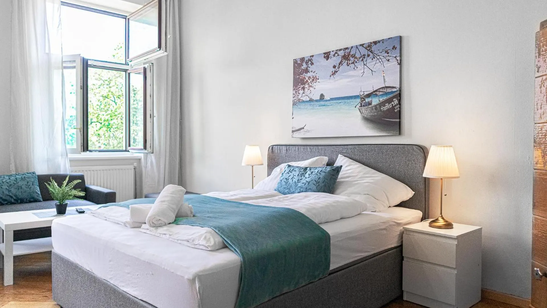 Stylish 2Br Retreat Steps From Akh & Volksoper Apartment Vienna