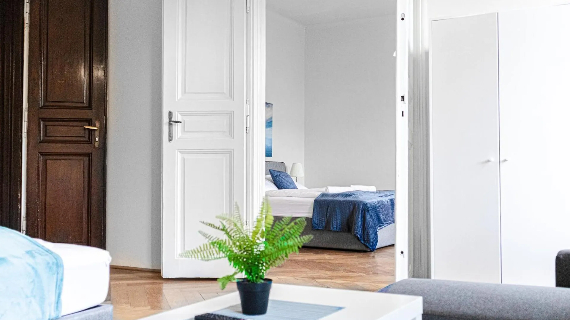 Stylish 2Br Retreat Steps From Akh & Volksoper Apartment Vienna