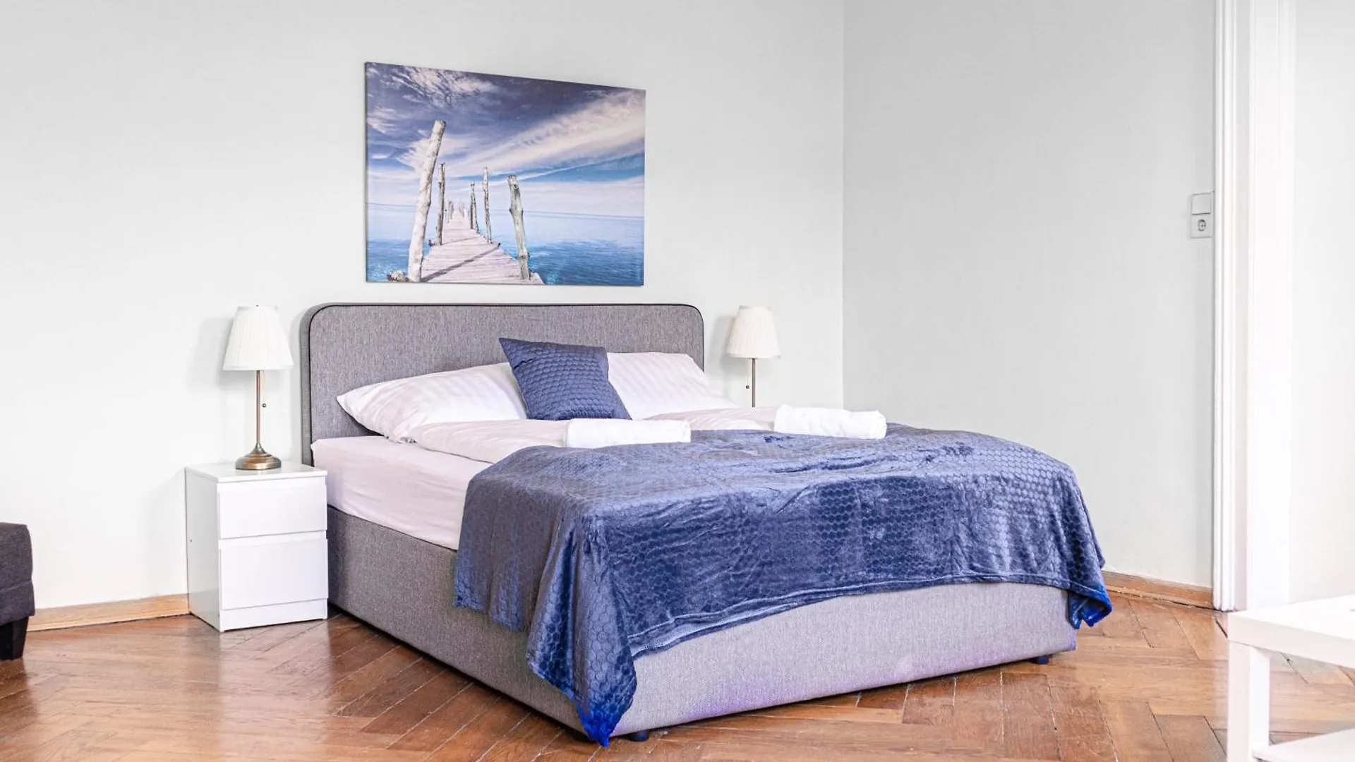 Stylish 2Br Retreat Steps From Akh & Volksoper Apartment Vienna