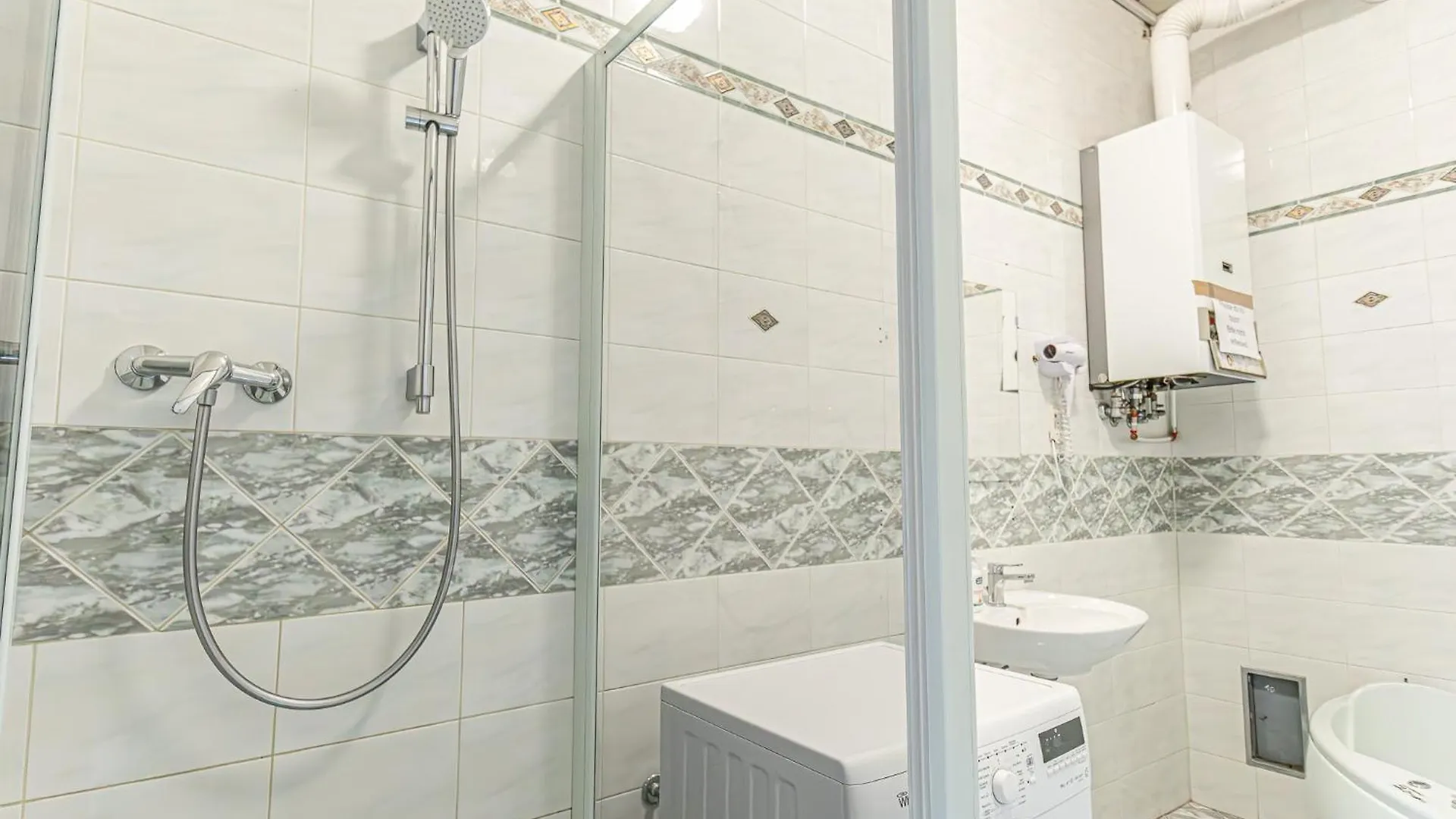Stylish 2Br Retreat Steps From Akh & Volksoper Apartment Vienna Austria