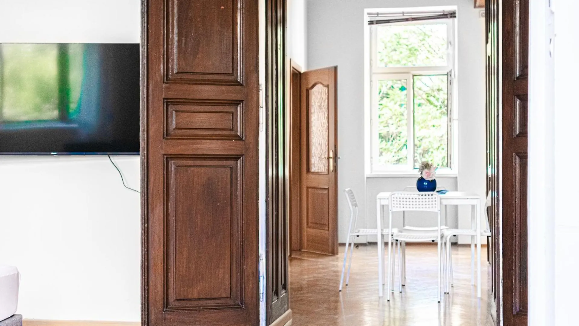 Stylish 2Br Retreat Steps From Akh & Volksoper Apartment Vienna