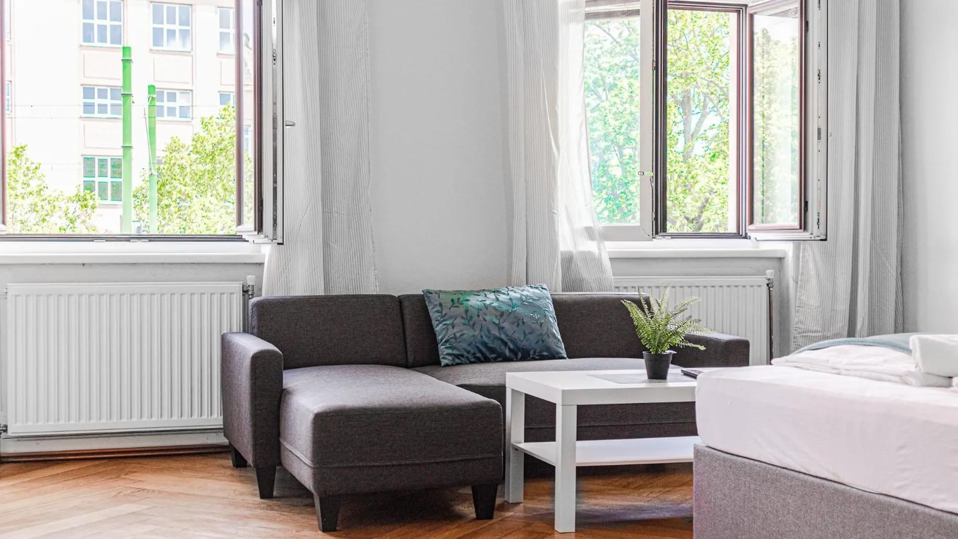 Stylish 2Br Retreat Steps From Akh & Volksoper Apartment Vienna