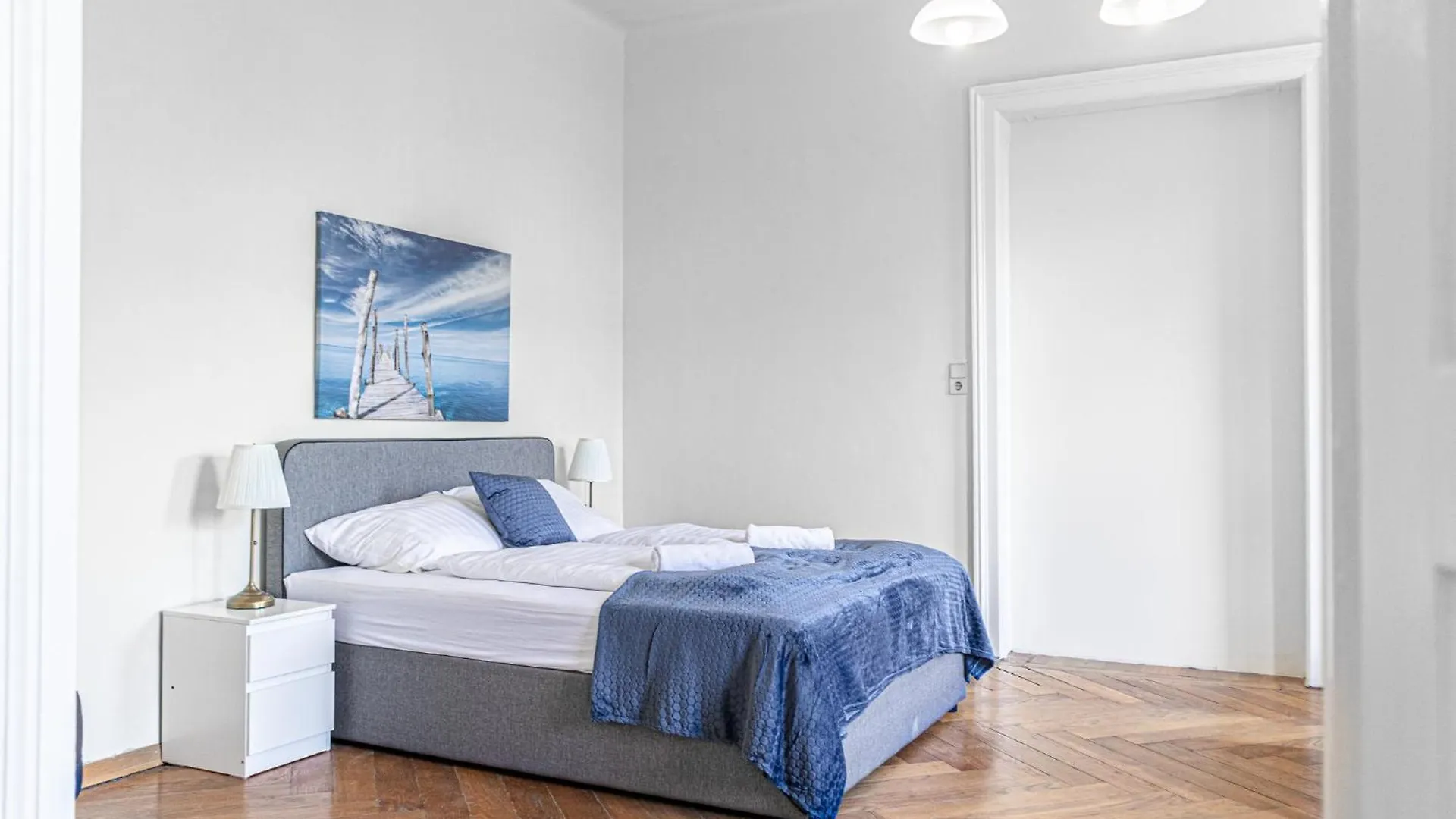 Stylish 2Br Retreat Steps From Akh & Volksoper Apartment Vienna