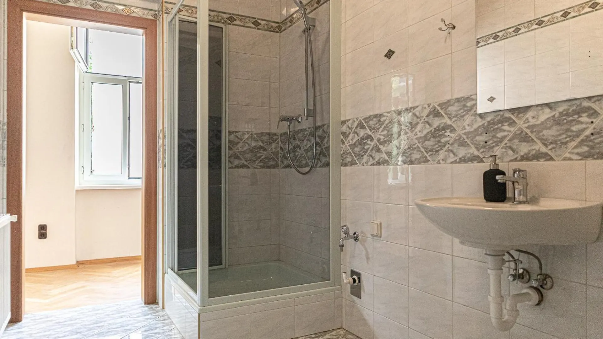 Stylish 2Br Retreat Steps From Akh & Volksoper Apartment Vienna