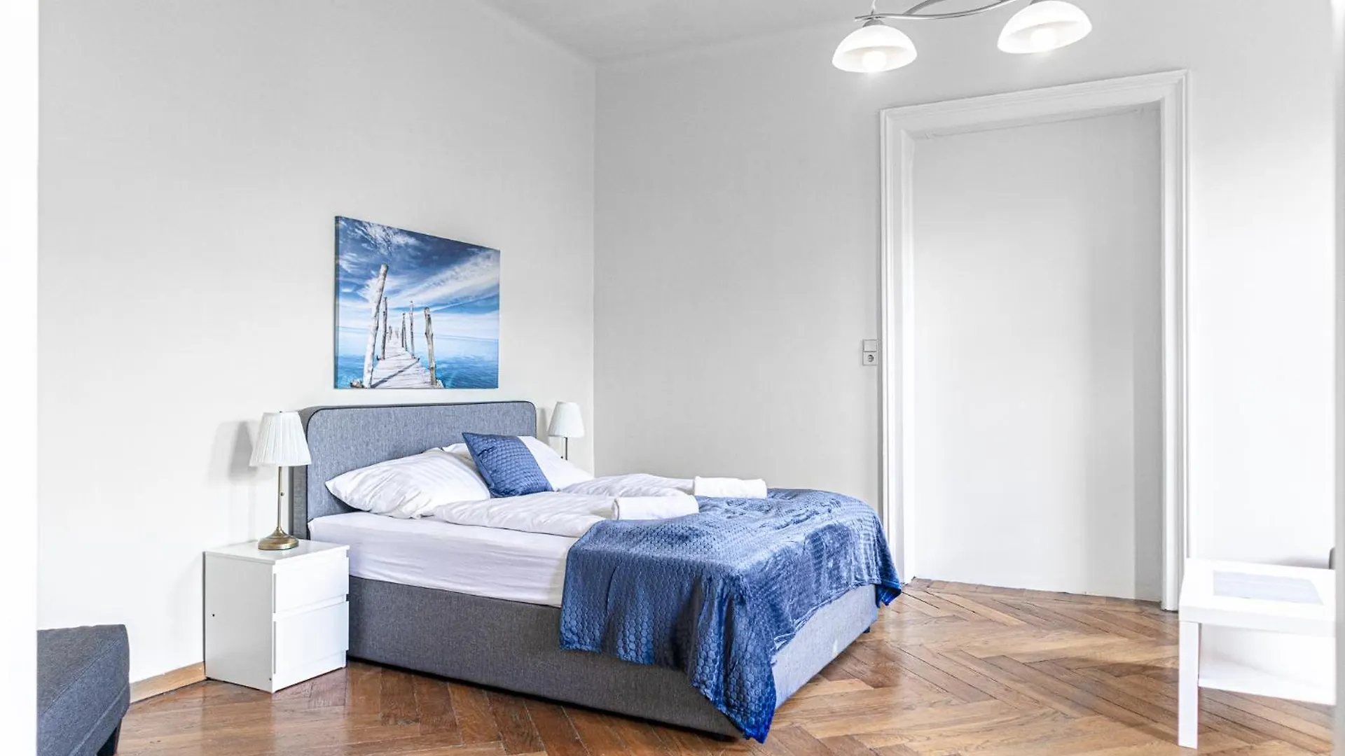 Stylish 2Br Retreat Steps From Akh & Volksoper Apartment Vienna 0*,