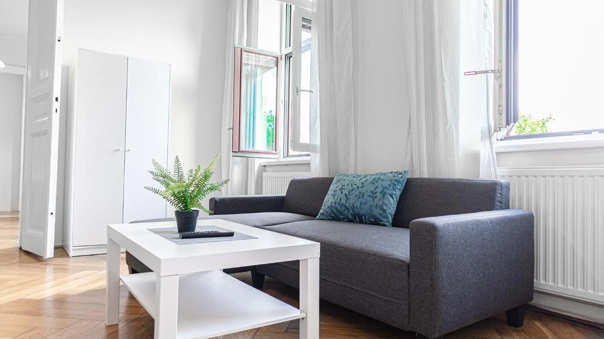 Stylish 2Br Retreat Steps From Akh & Volksoper Apartment Vienna