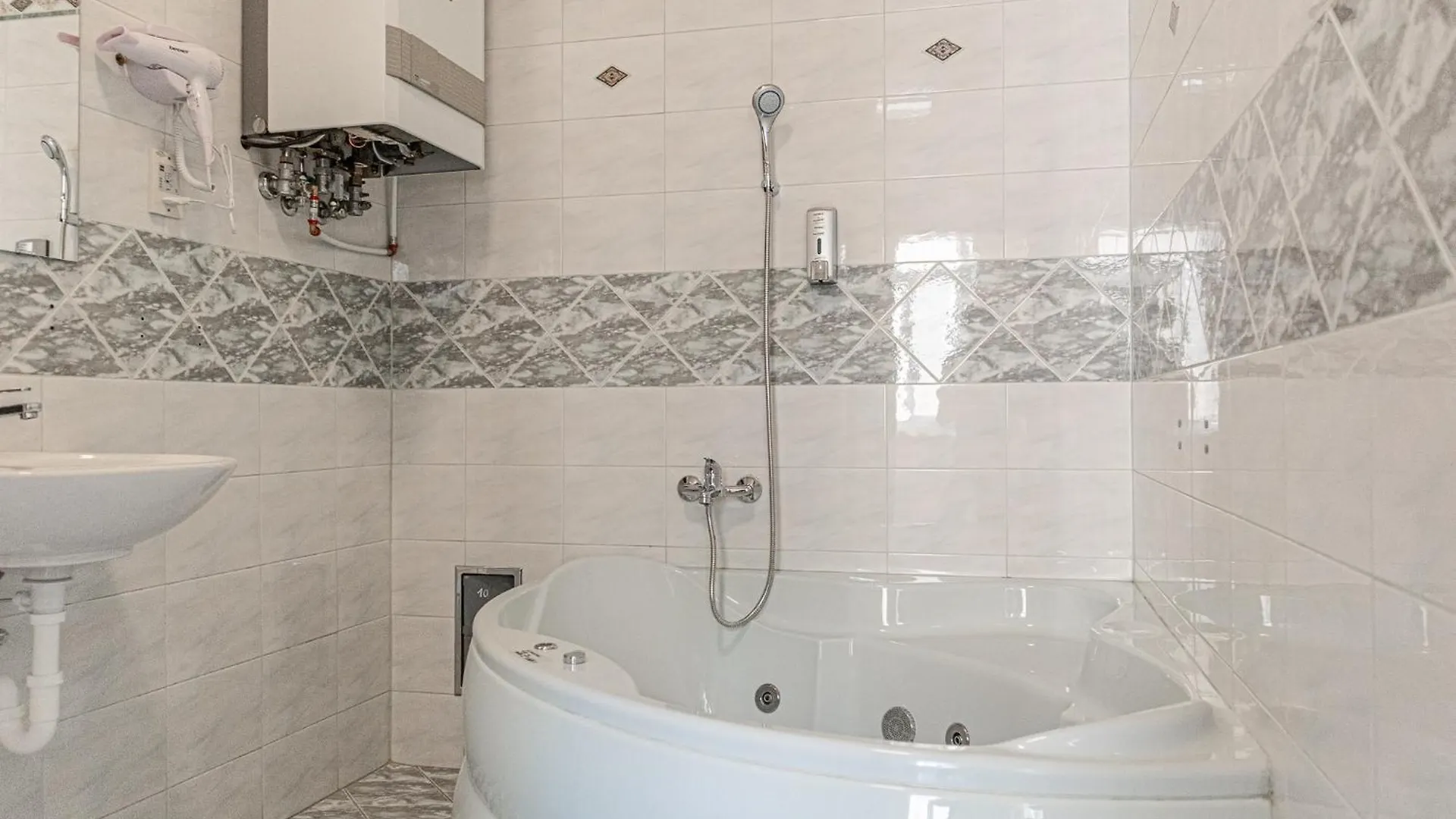 Stylish 2Br Retreat Steps From Akh & Volksoper Apartment Vienna Austria