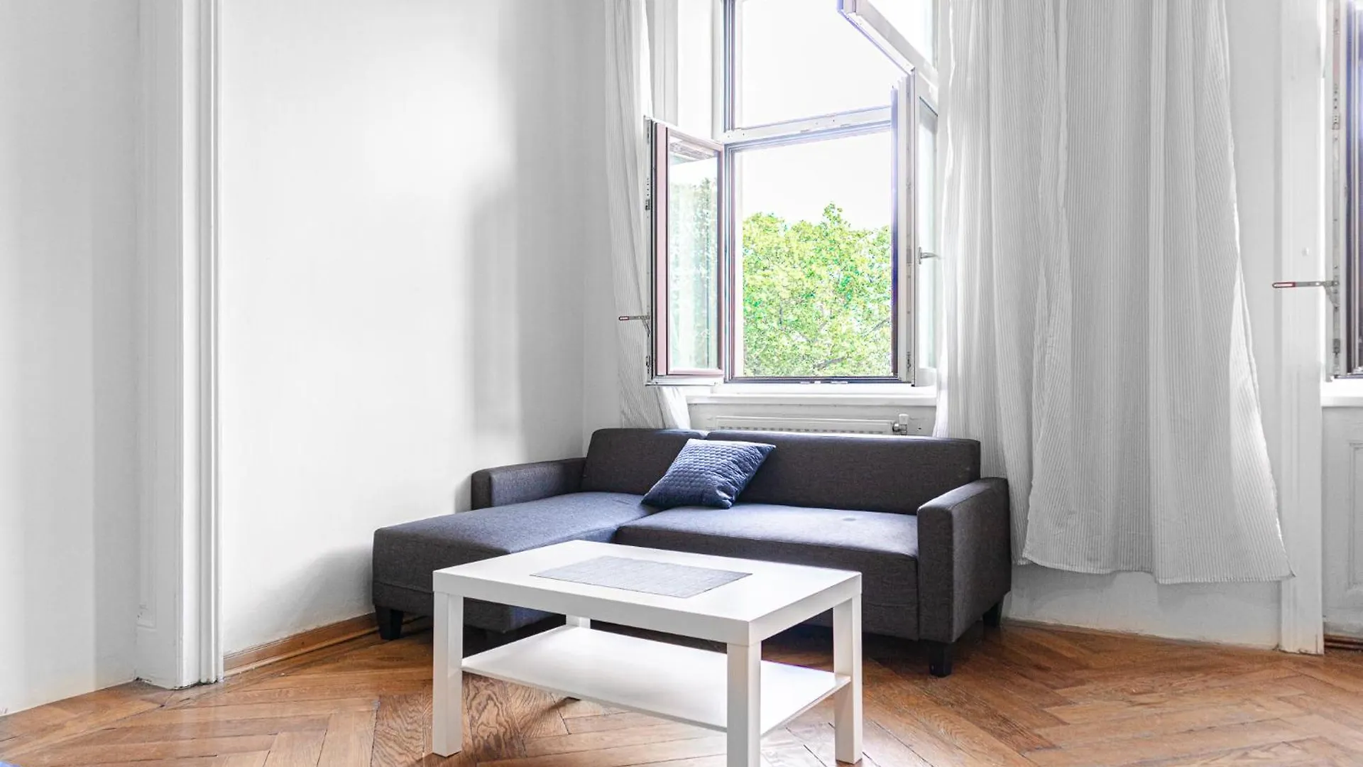 Apartament Stylish 2Br Retreat Steps From Akh & Volksoper Wiedeń 0*,  Austria