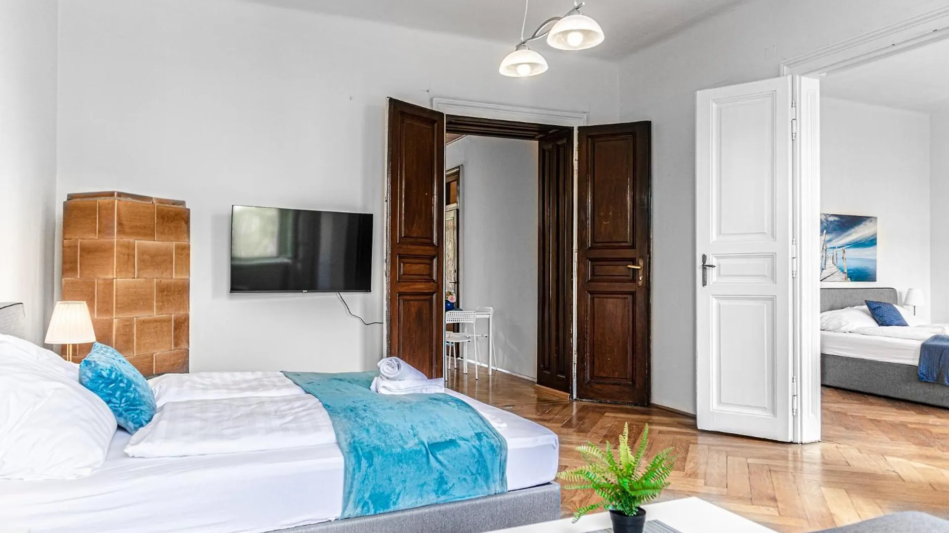Stylish 2Br Retreat Steps From Akh & Volksoper Apartment Vienna